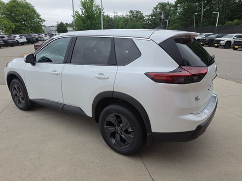 New 2026 Nissan Rogue SV w/ Cold Weather Package AWD/4WD image 5