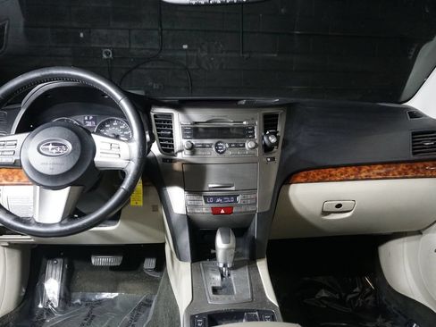 Used 2011 Subaru Outback 2.5i Limited w/ PWR Moonroof Pkg AWD/4WD image 15