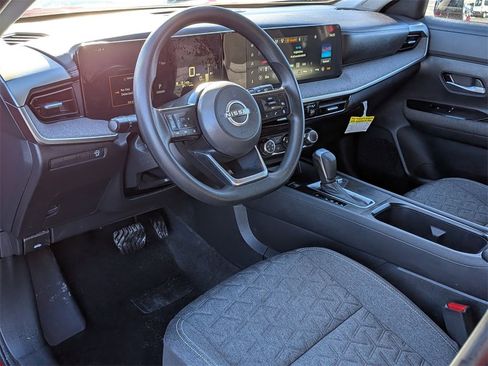 Used 2025 Nissan Kicks SV image 9