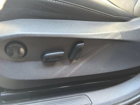 Used 2023 Volkswagen Taos SE AWD/4WD image 19
