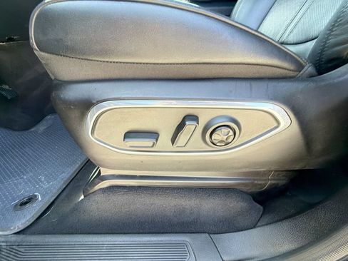 Used 2024 Jeep Wagoneer Series II w/ Flexible Seating Group RWD image 14