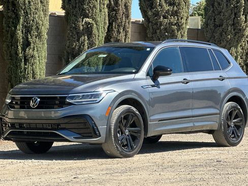 Certified 2024 Volkswagen Tiguan SE R-Line image 8