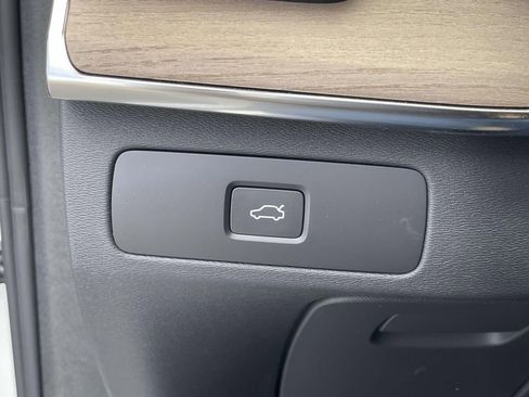 New 2026 Volvo XC90 B5 Core image 12