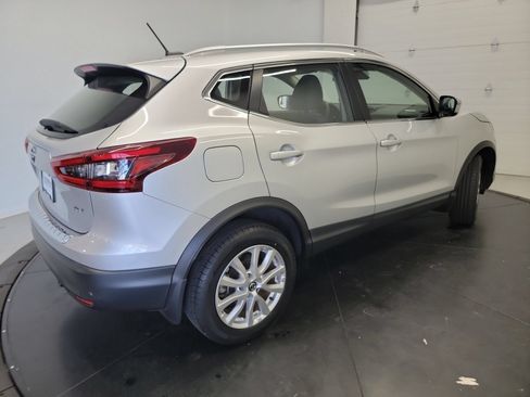 Used 2021 Nissan Rogue Sport SV FWD image 9