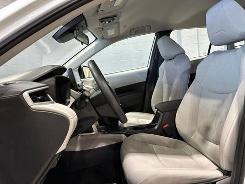 Certified 2025 Toyota Corolla Cross L FWD image 13