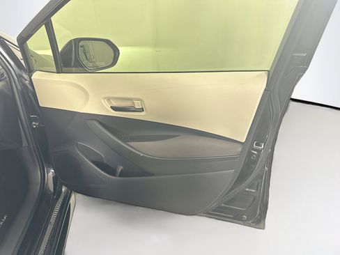 Used 2022 Toyota Corolla LE image 31