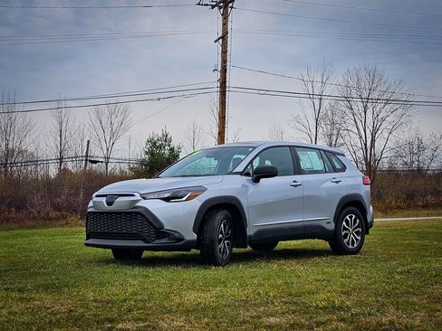 Used 2024 Toyota Corolla Cross AWD Hybrid image 8