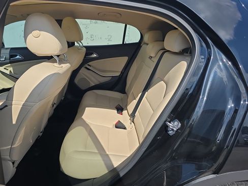 Used 2019 Mercedes-Benz GLA 250 w/ Convenience Package image 11
