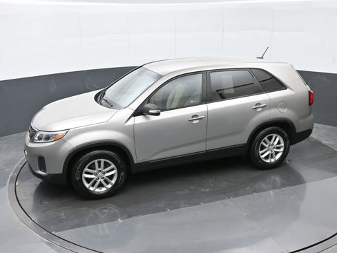 Used 2014 Kia Sorento LX image 30