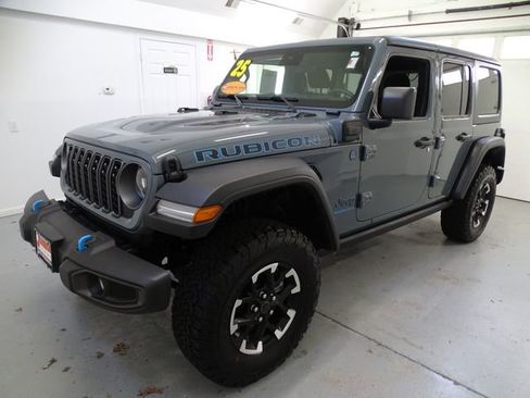 Certified 2025 Jeep Wrangler Unlimited Rubicon 4xe w/ Convenience Group AWD/4WD image 17
