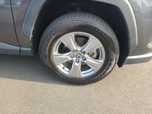 Certified 2022 Toyota RAV4 LE AWD/4WD image 12