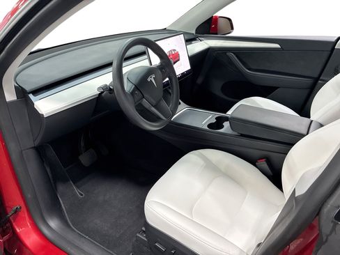 Certified 2023 Tesla Model Y Long Range AWD/4WD image 9