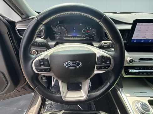 Used 2023 Ford Explorer XLT w/ Equipment Group 202A AWD/4WD image 18