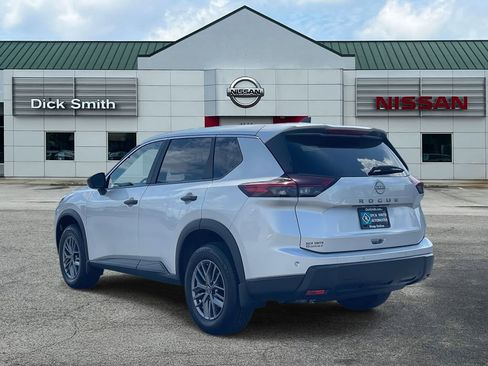 Used 2025 Nissan Rogue S image 4