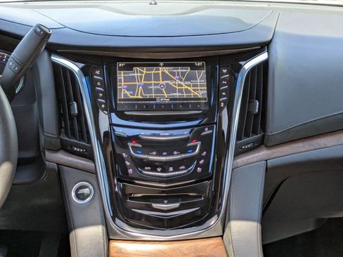 Used 2016 Cadillac Escalade ESV Premium image 15