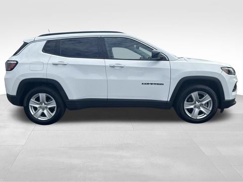 Used 2022 Jeep Compass Latitude FWD image 2