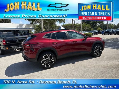 Used 2025 Chevrolet Trax RS w/ Sunroof Package FWD image 10
