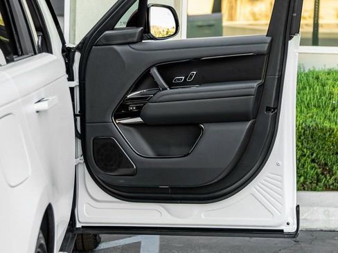 Used 2024 Land Rover Range Rover SV image 28