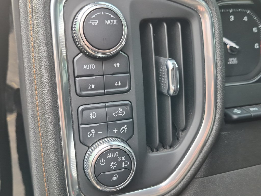Used 2021 GMC Sierra 1500 AT4 w/ AT4 Value Package AWD/4WD image 16
