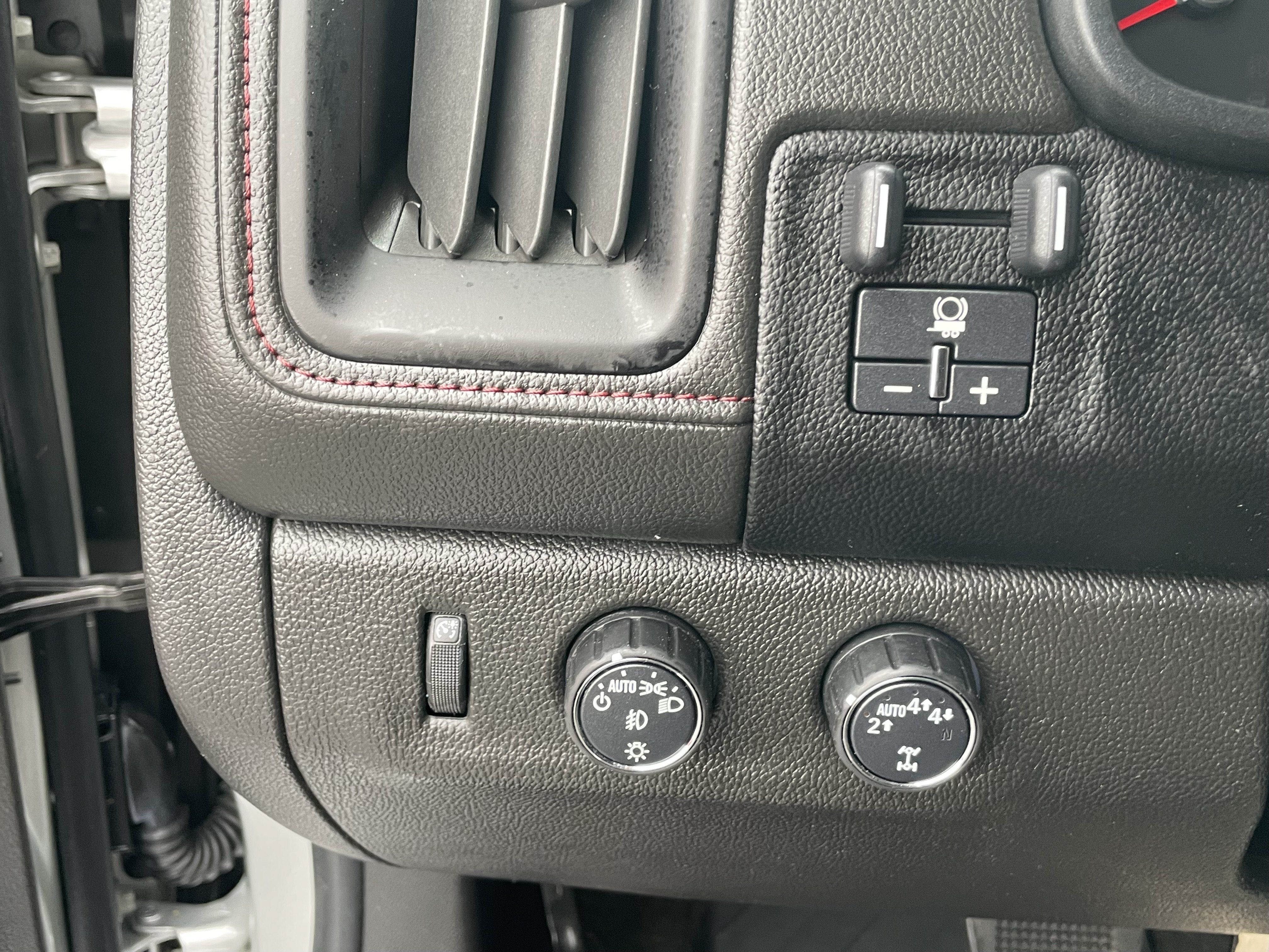 Used 2017 GMC Canyon SLE w/ All Terrain Package AWD/4WD image 15