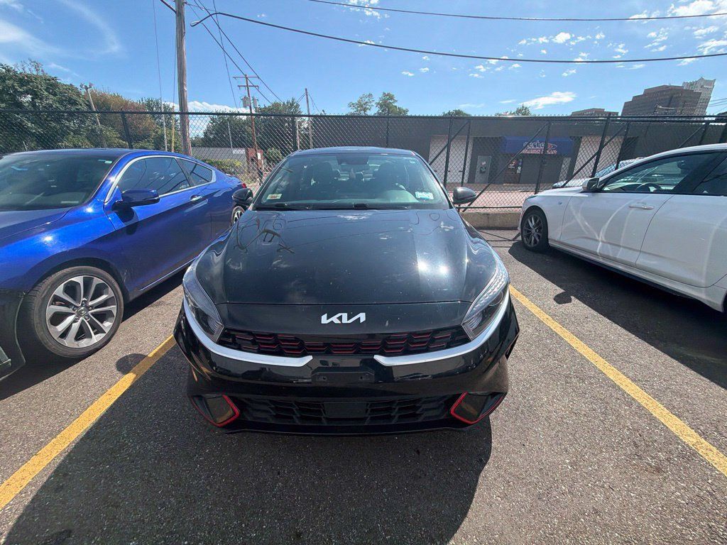 Used 2023 Kia Forte GT-Line w/ GT-Line Premium Package FWD image 2