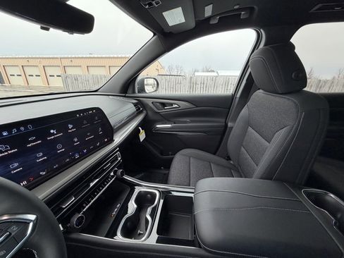 New 2026 Chevrolet Traverse LT image 12