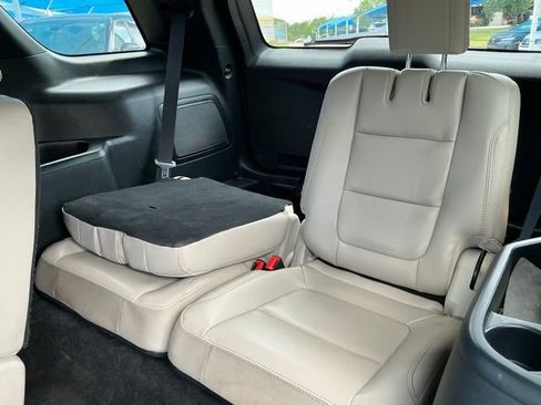 Used 2018 Ford Explorer Limited w/ Equipment Group 301A FWD image 5