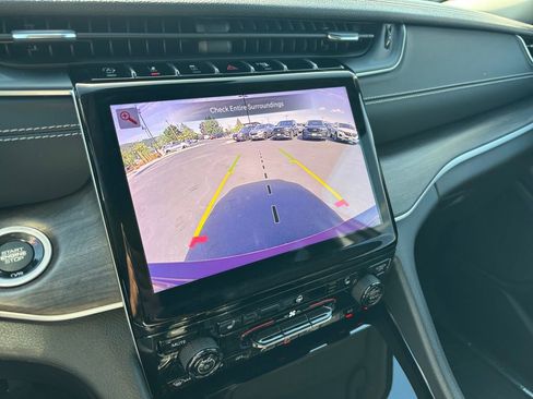 Used 2023 Jeep Grand Cherokee Limited w/ Black Appearance Package image 20