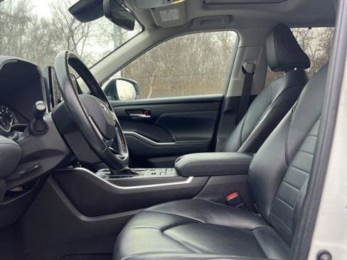 Certified 2021 Toyota Highlander XLE image 7