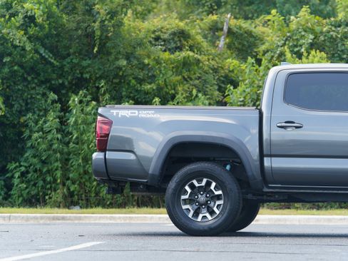 Used 2016 Toyota Tacoma TRD Off-Road w/ Premium & Technology Package RWD image 6