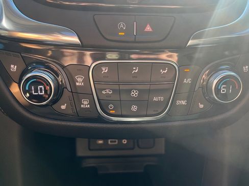 Used 2022 Chevrolet Equinox Premier image 10