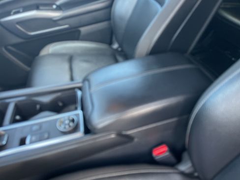Used 2023 Nissan Pathfinder SL AWD/4WD image 17