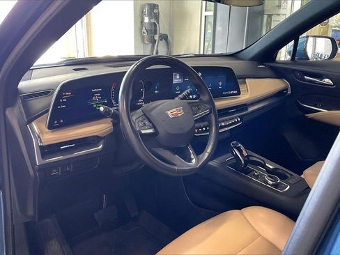 Used 2024 Cadillac XT4 Premium Luxury image 4