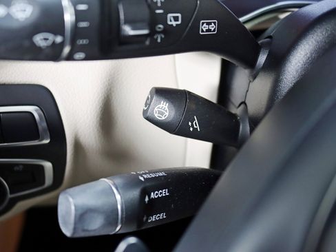 Used 2018 Mercedes-Benz GLC 300 GLC 300 4MATIC w/ Multimedia Package image 17