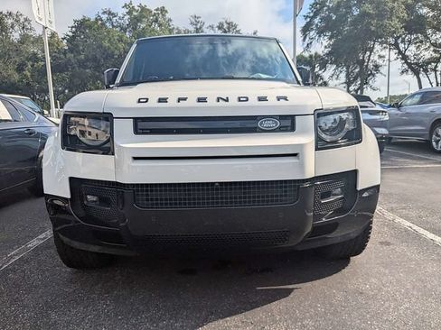 Used 2025 Land Rover Defender 110 X-Dynamic SE AWD/4WD image 7
