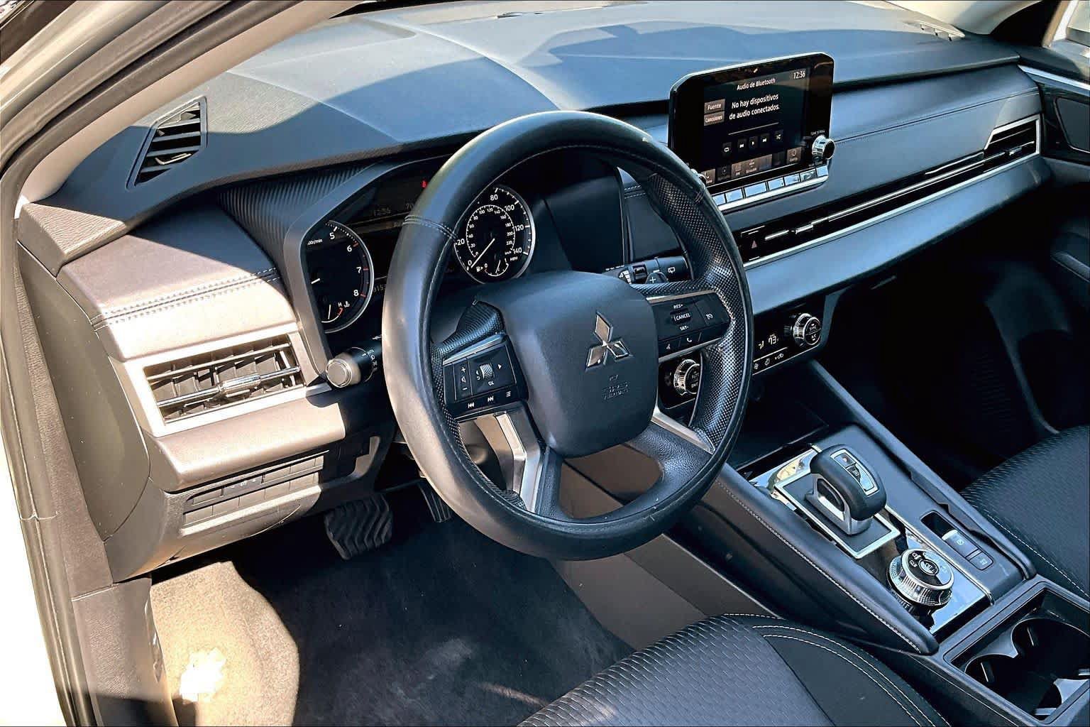 Used 2024 Mitsubishi Outlander ES FWD image 18