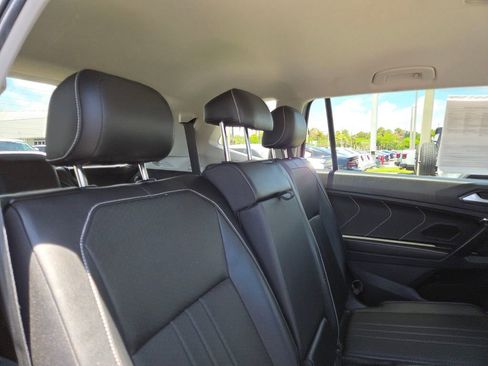 Used 2023 Volkswagen Tiguan SE FWD image 18