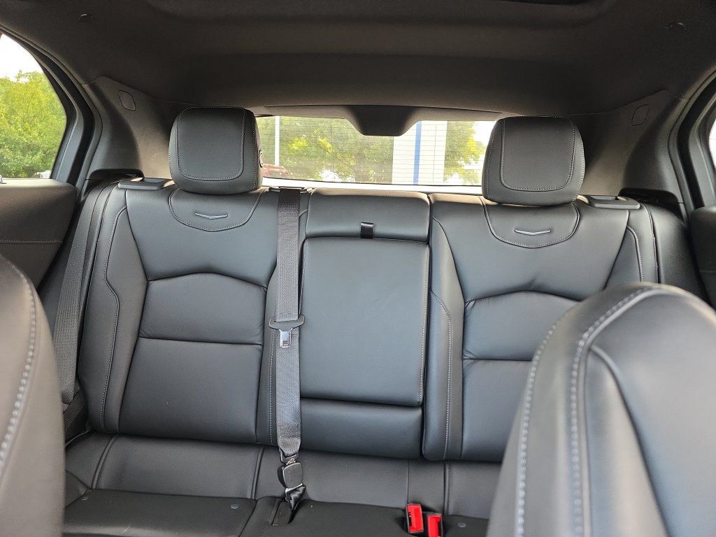 Used 2021 Cadillac XT4 Luxury w/ Cold Weather Package AWD/4WD image 39