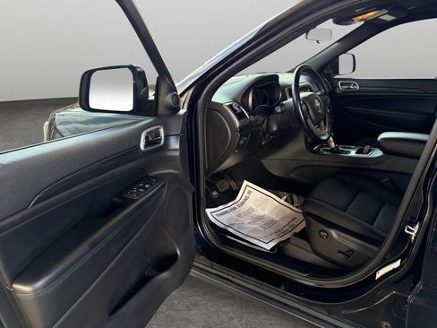 Used 2020 Jeep Grand Cherokee Laredo image 7