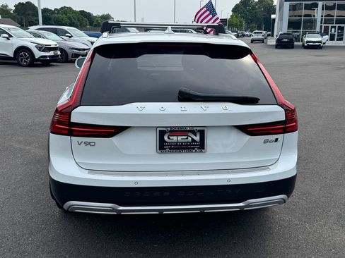 Used 2023 Volvo V90 B6 Cross Country Ultimate AWD/4WD image 5