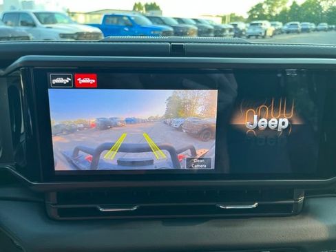 Used 2026 Jeep Gladiator Mojave AWD/4WD image 41