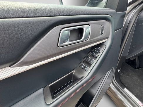 Used 2025 Ford Explorer ST-Line AWD/4WD image 19