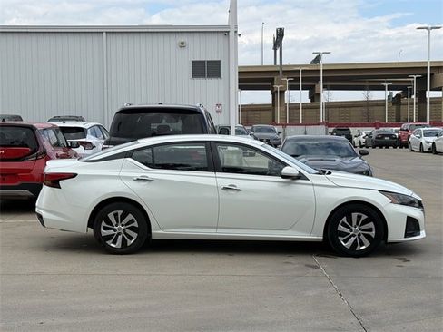 Used 2023 Nissan Altima 2.5 S image 3