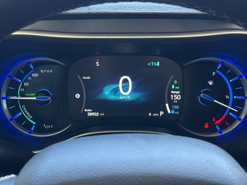 Used 2023 Chrysler Pacifica Touring-L FWD image 25