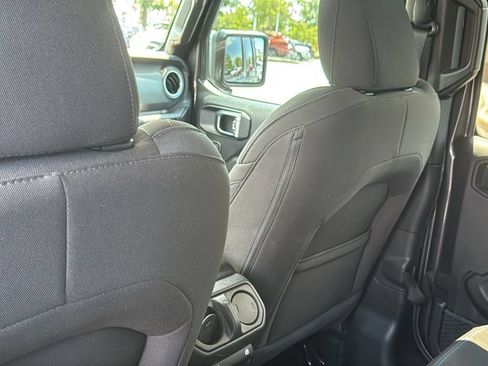 Used 2023 Jeep Wrangler Unlimited Rubicon 4xe AWD/4WD image 28