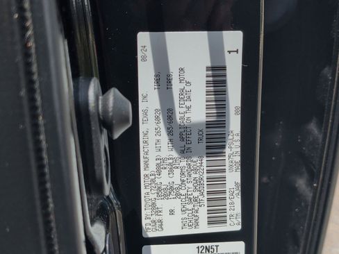 Used 2024 Toyota Tundra Limited w/ Power Package AWD/4WD image 29