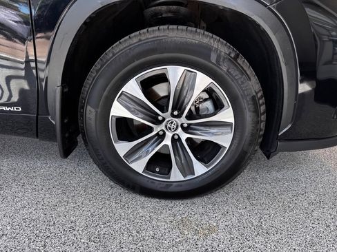 Certified 2023 Toyota Highlander XLE AWD/4WD image 21