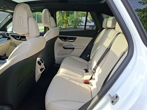 Certified 2025 Mercedes-Benz GLC 300 4MATIC image 10