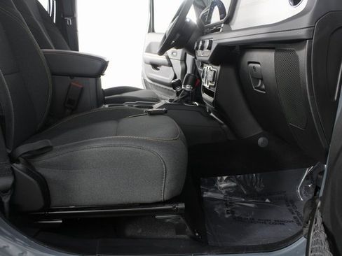 Used 2025 Jeep Wrangler Unlimited Sahara image 19