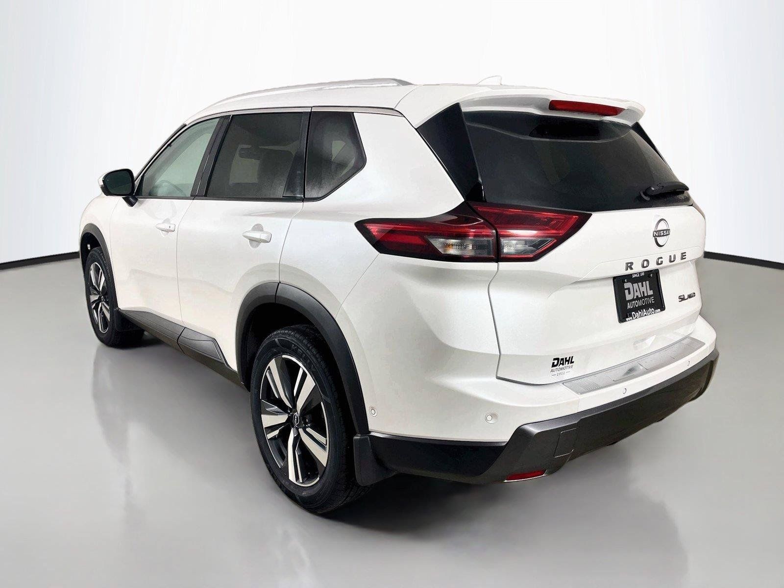 Used 2024 Nissan Rogue SL w/ SL Premium Package AWD/4WD image 10